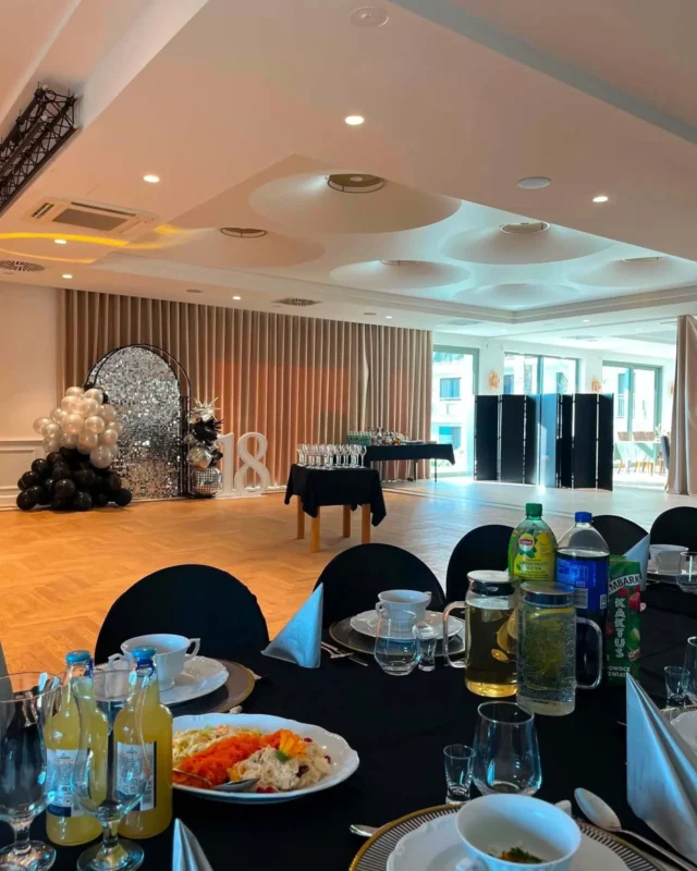 Wnętrze lub aranżacja przyjęcia w Restauracji Stenka