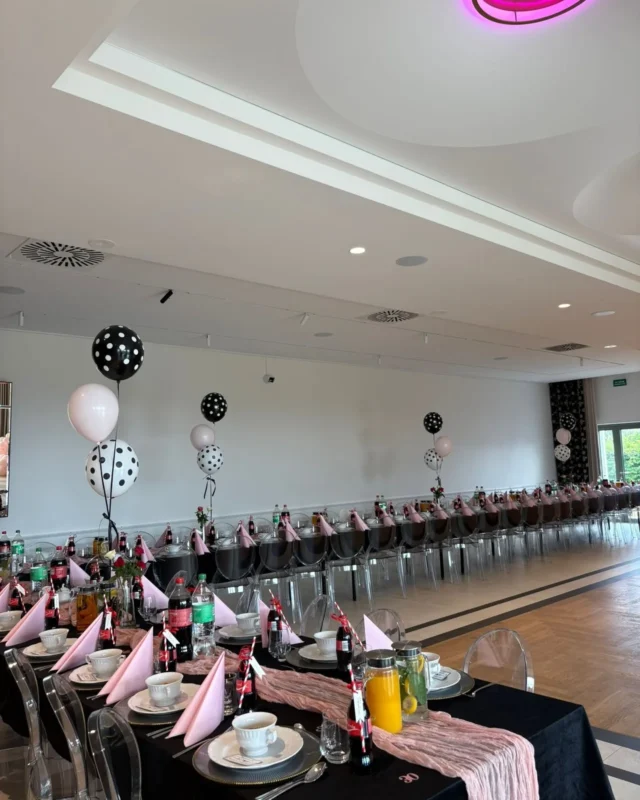 Wnętrze lub aranżacja przyjęcia w Restauracji Stenka