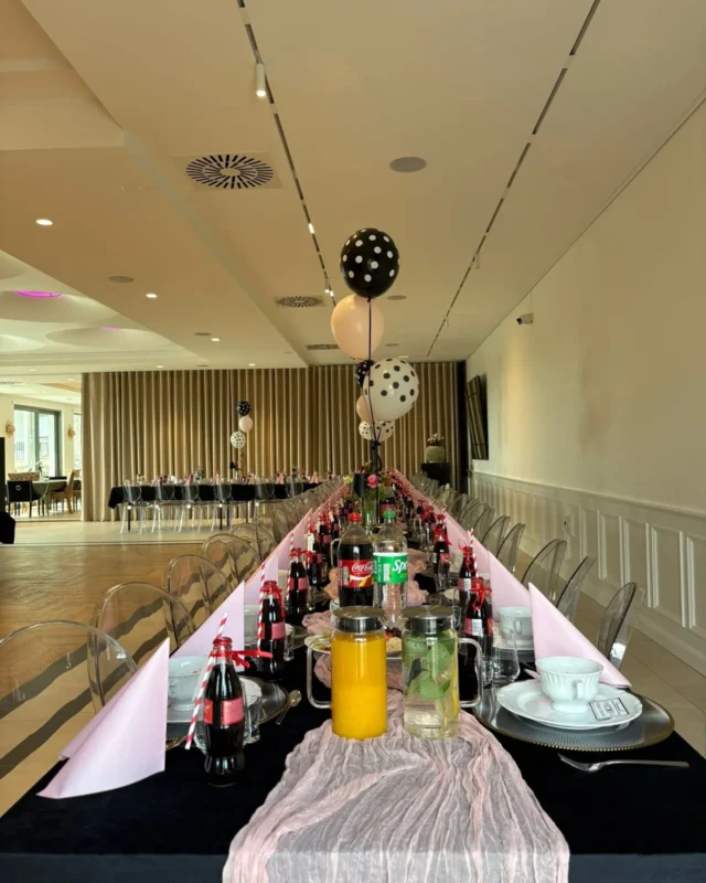 Wnętrze lub aranżacja przyjęcia w Restauracji Stenka