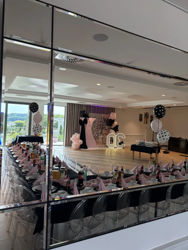 Wnętrze lub aranżacja przyjęcia w Restauracji Stenka
