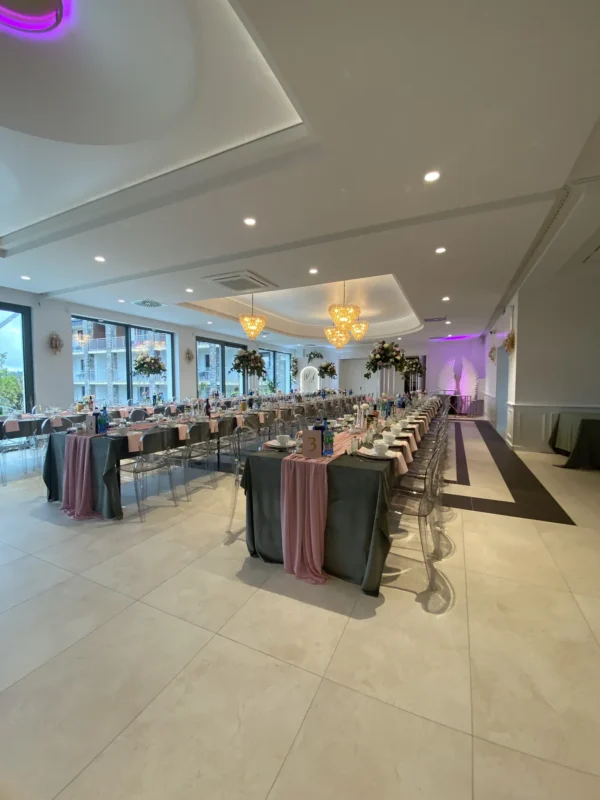 Wnętrze lub aranżacja przyjęcia w Restauracji Stenka